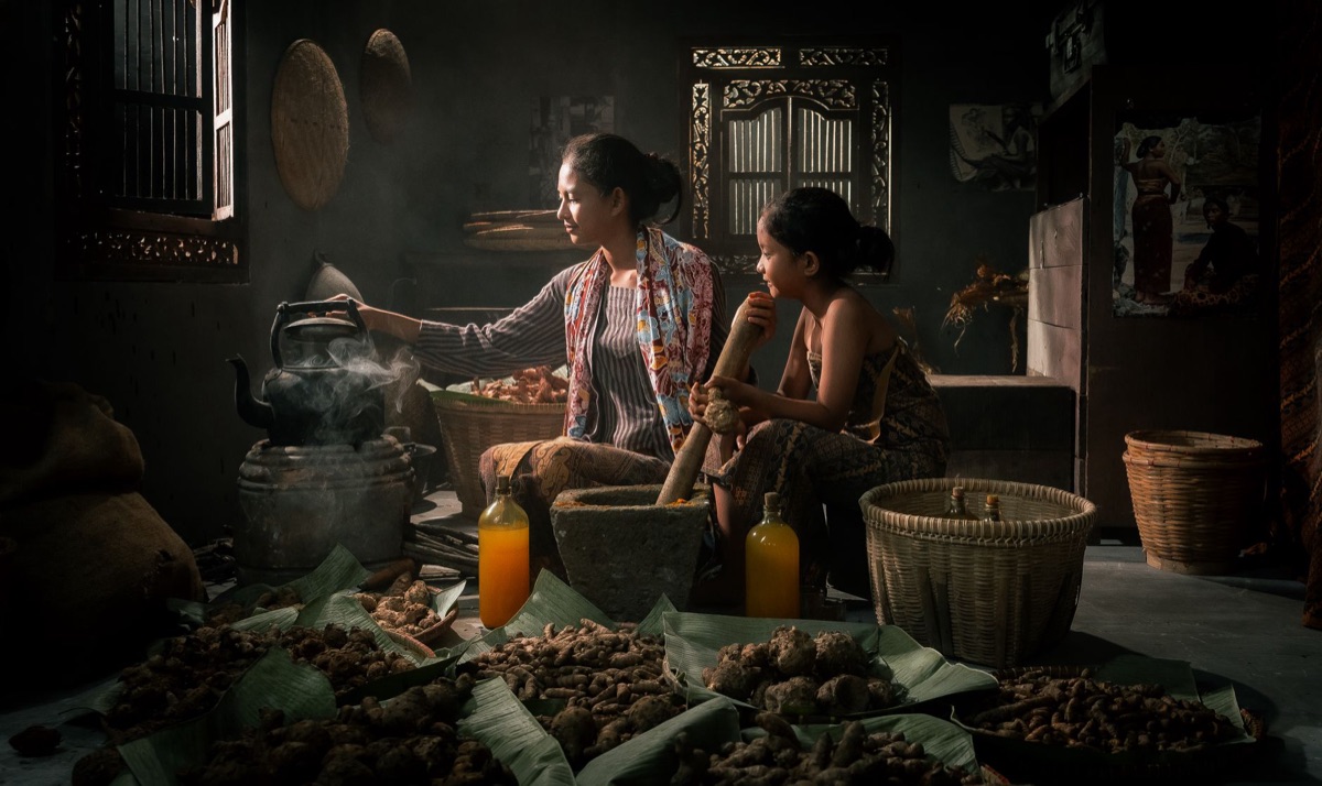gengibre em cozinha com vapor