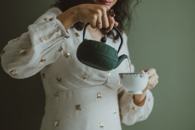 Thé Vert : 2 Minutes pour Maximiser les Catéchines et Bienfaits