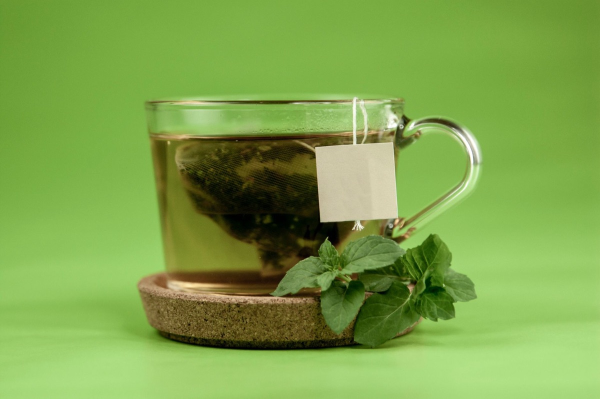緑茶葉の透明容器
