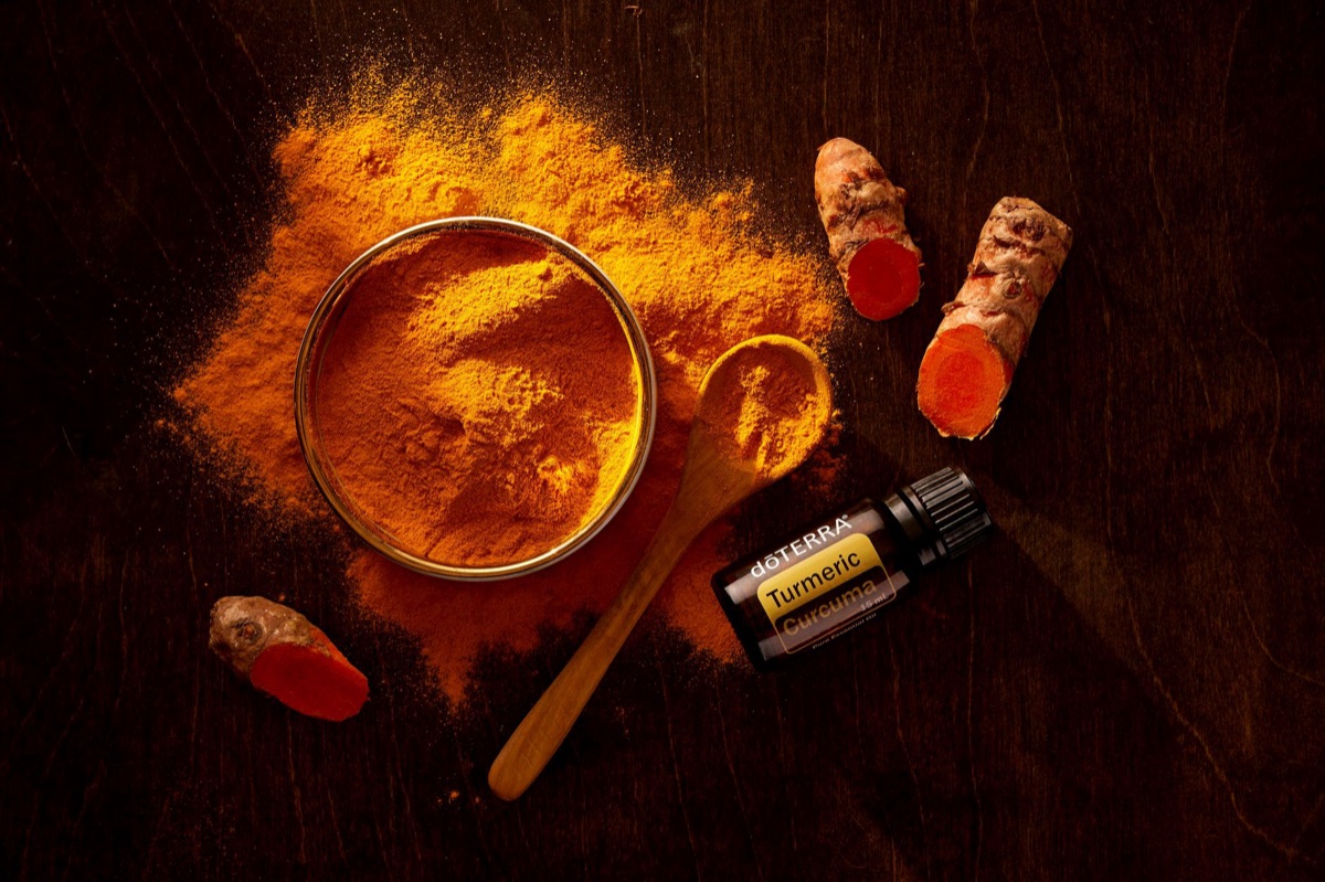 radice di curcuma in cucina