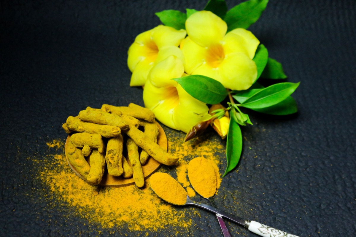 raiz de curcuma em cozinha