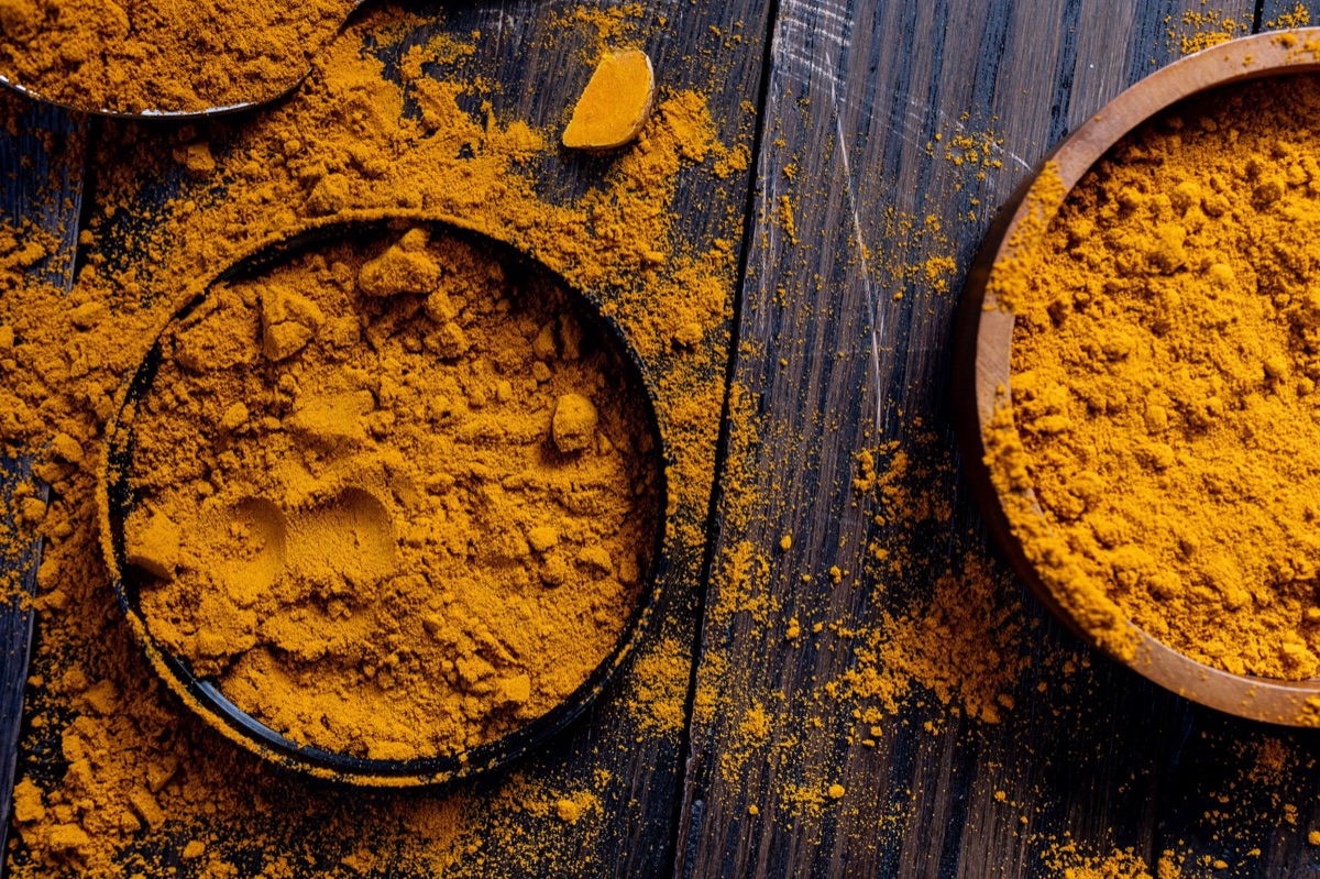 curcuma em chá de ervas